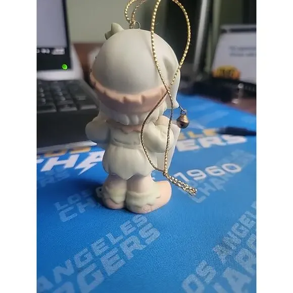 Precious Moments 1998 I’m Sending You a Merry Christmas 455628 Ornament - Picture 4 of 9